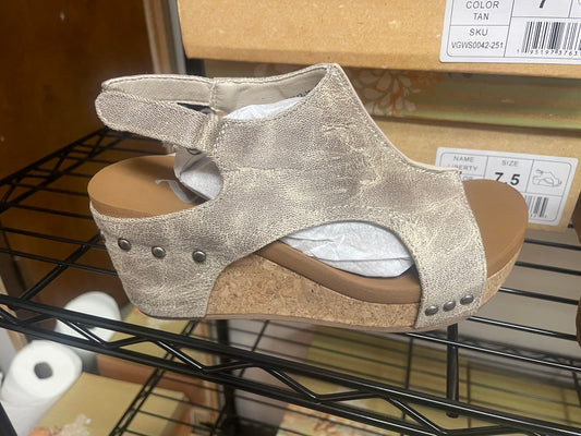 Betsy Wedges Cream